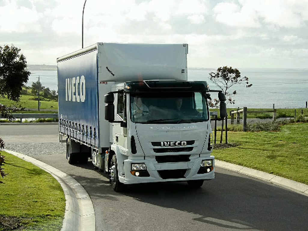 COMFORTABLE: Eurocargo lines are very smooth with high-quality paint and panel fit. COMFORTABLE: Eurocargo lines are very smooth with high-quality paint and panel fit.